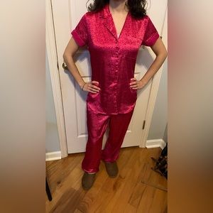 2 PC LIKE NEW Liz Claiborne Pink Satin Pajama Set